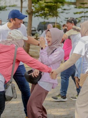 _ZS_1580 Amazing Family