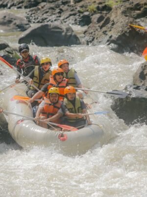 EcoCleanup Marathon & Rafting: Aksi Lingkungan dan Petualangan Arung Jeram"