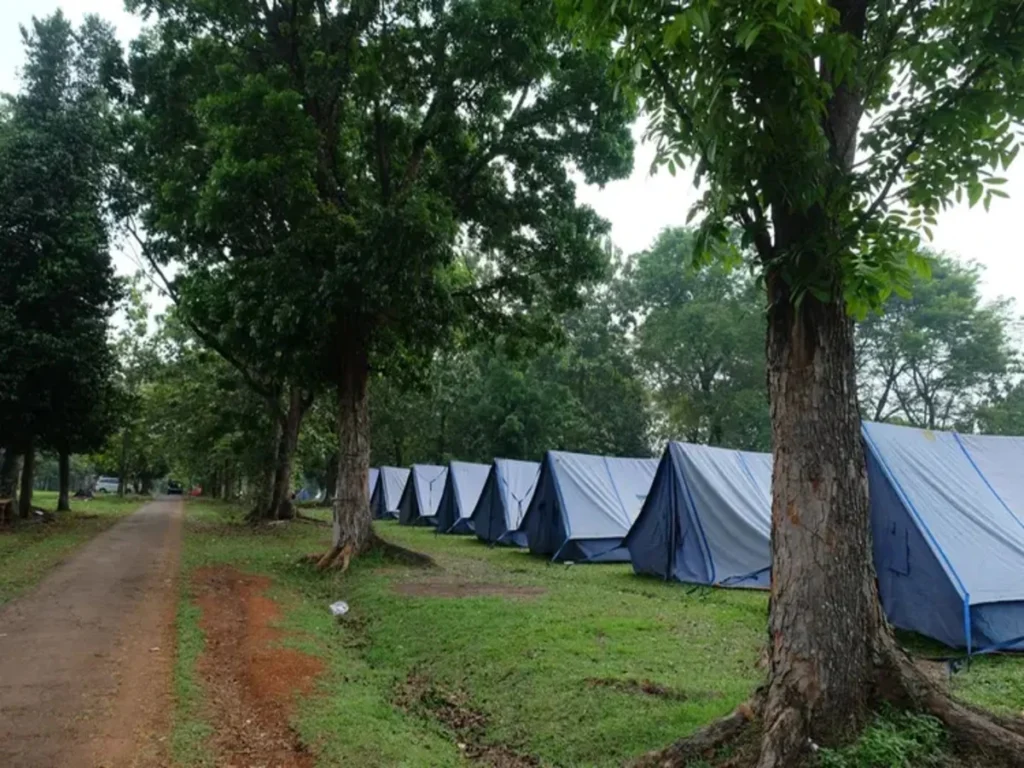 Bumi Perkemahan Cibubur Jakarta dengan area hijau, fasilitas outbound perusahaan, dan lokasi camping luas