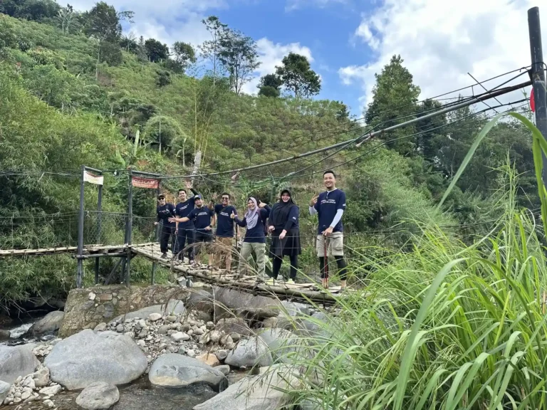 Pelatihan kepemimpinan kolaboratif dalam kegiatan outdoor ecoventure