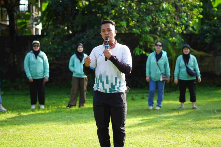 Kegiatan outbound melatih soft skill komunikasi dan kepemimpinan untuk remaja dan karyawan